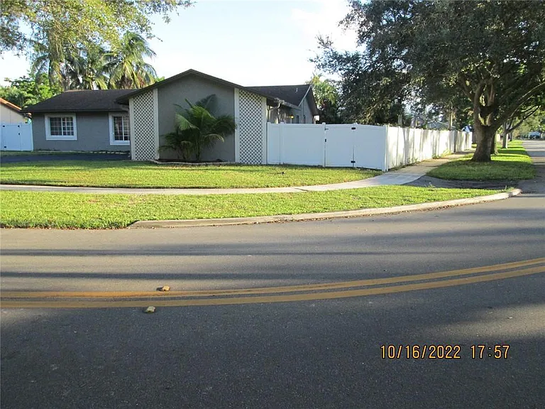 11538 SW 55th Ct — Photo 2