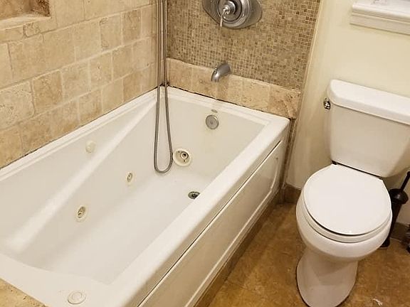 5th image of 128 Parkview Ave APT 1