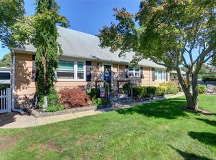 291 Higbie Ln, West Islip, NY 11795
