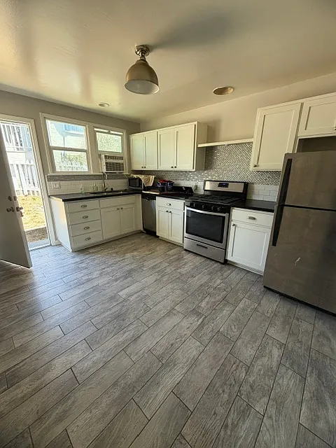 2 bed, $2,595 — Photo 2