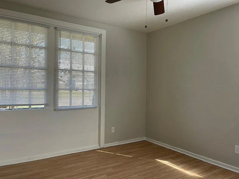 4918 Airport Blvd — Photo 9