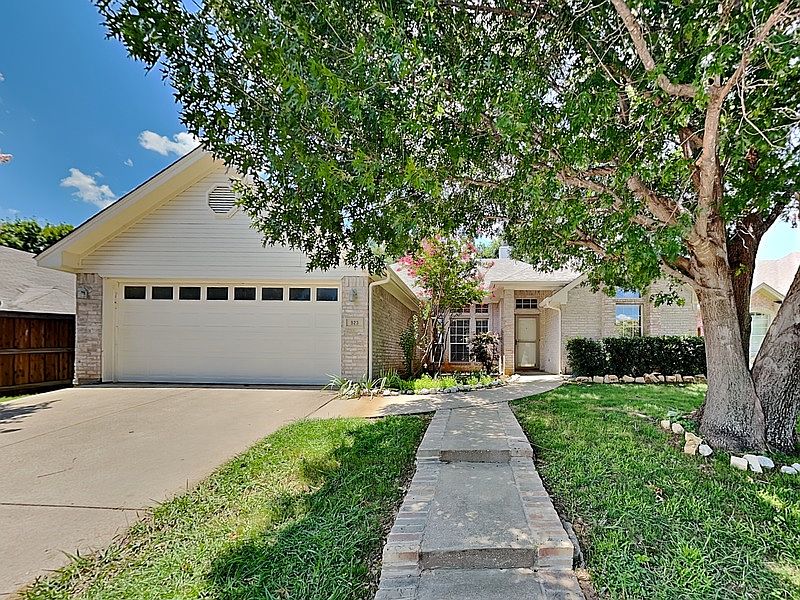1st image of 923 Rolling Meadows Dr