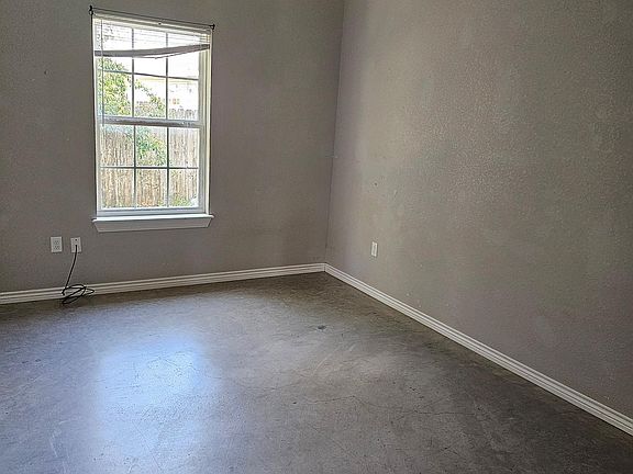 3rd image of 3020 Lafaye Ct