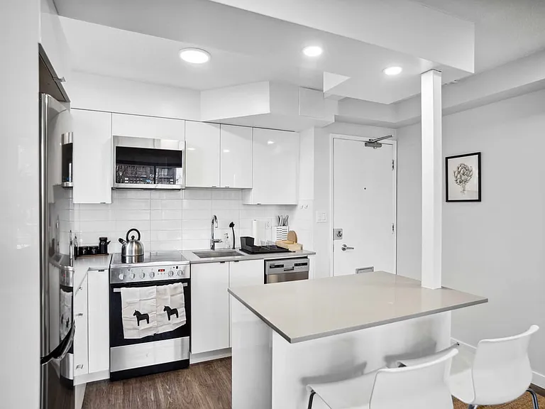 1251 Jervis St — Photo 48