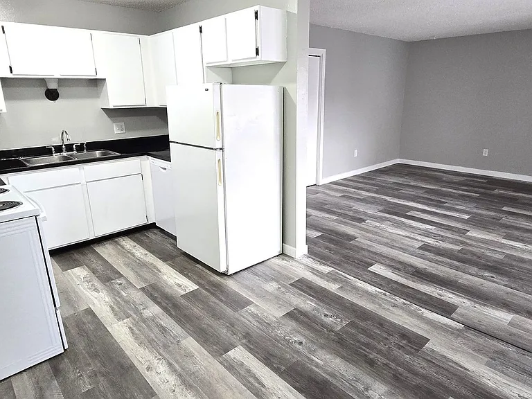 1001 Stanley Ave #1-13 — Photo 6