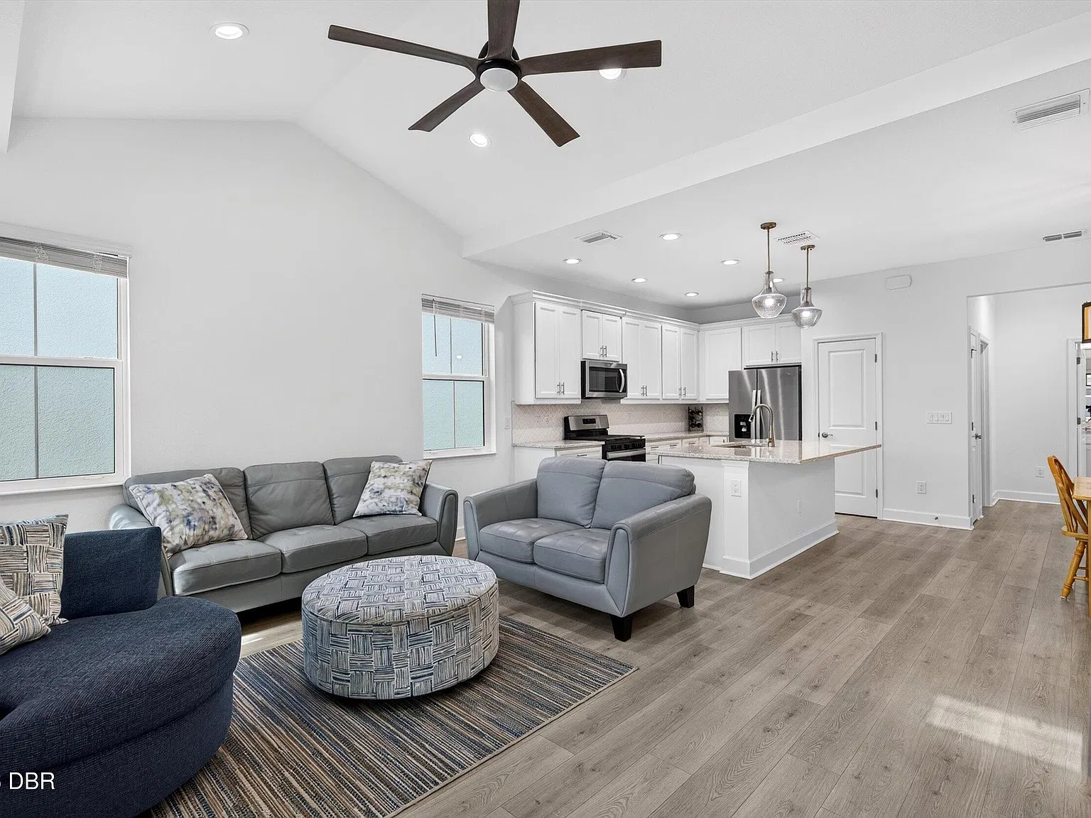 2 bed, 2.0 bath, 1160 sqft, $2,400 — Photo 2