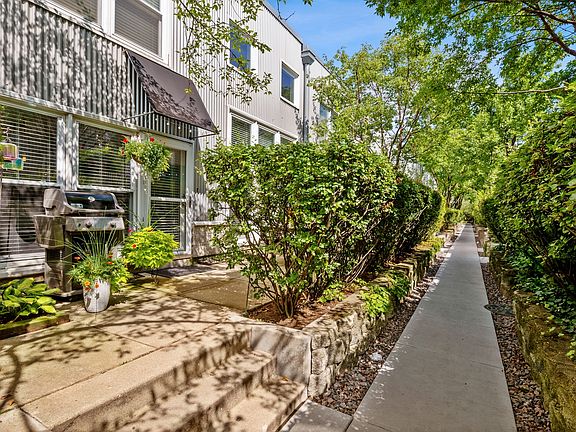 2nd image of 1300 W Altgeld St #134
