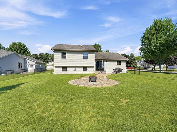 4th image of 75 Rolling Green Cir