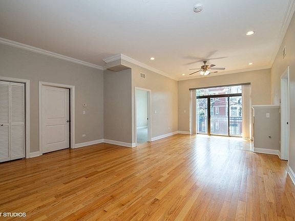 4th image of 4651 N Greenview Ave #2346650