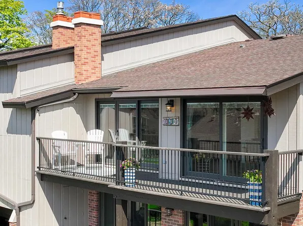 1070 S Lake Shore DRIVE #11 2-B, Lake Geneva, WI 53147