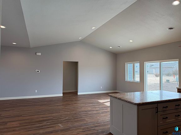 5th image of 636 Apple Creek Rd