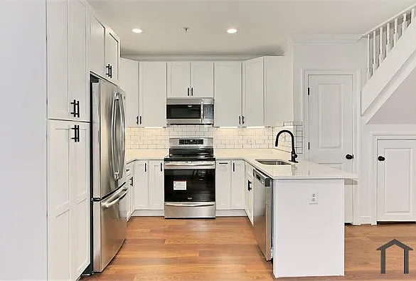 1822 C St NE #1 — Photo 14