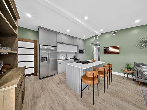 3rd image of 801 SE 15th Street
