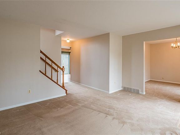 3rd image of 9560 Olde Pond Ln