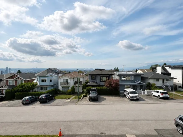 26 Ranelagh Ave, Burnaby, BC V5B 3N3