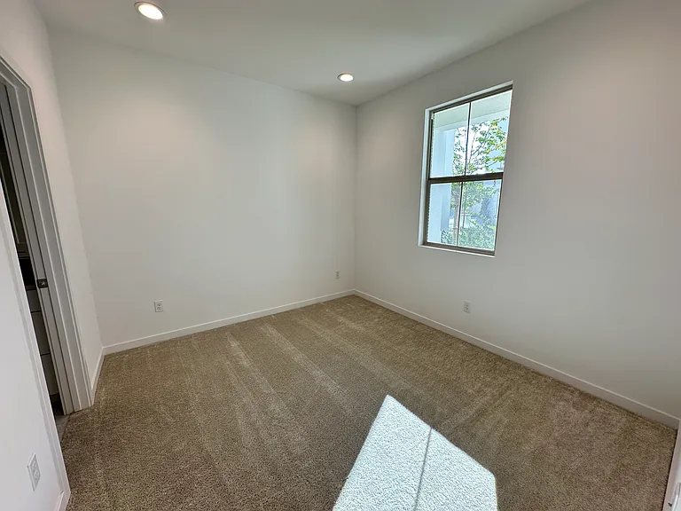 249 Averett Ct — Photo 9