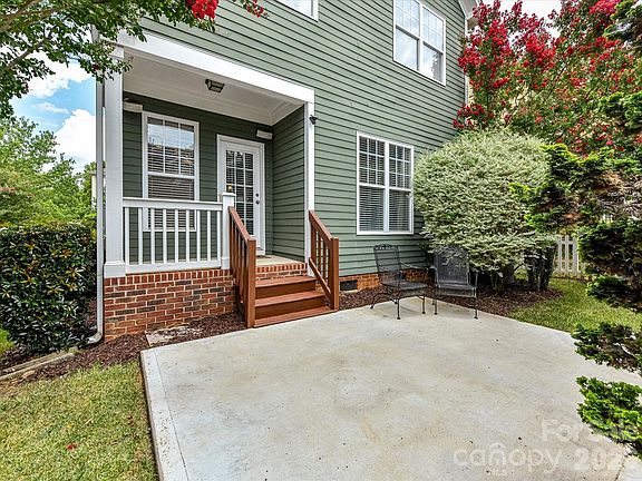 3rd image of 15715 Taviston St