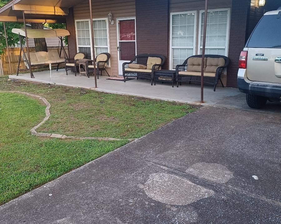 2nd image of 2233 Norwood Dr NW