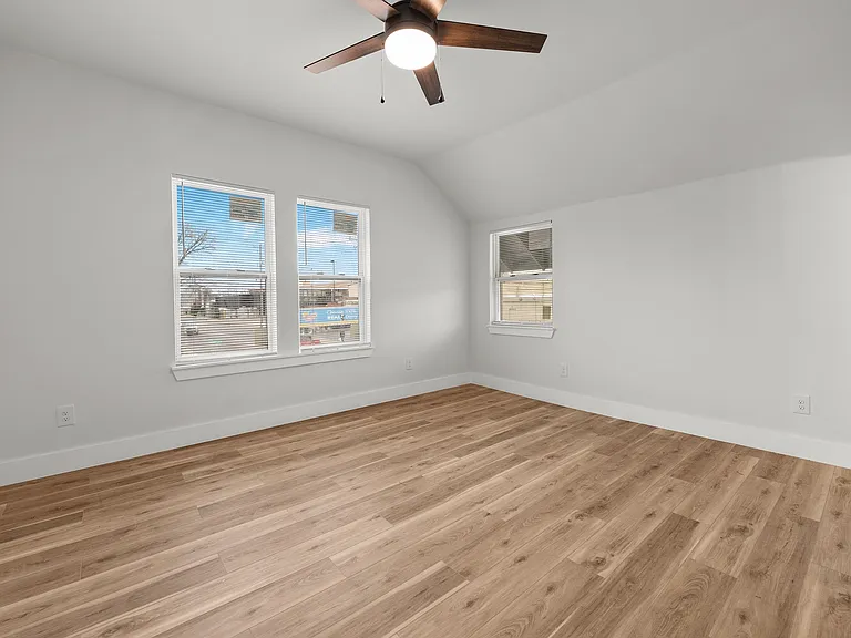 1595 Court Ave — Photo 13