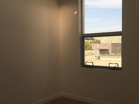 5th image of 1221 N La Salle Dr APT 302