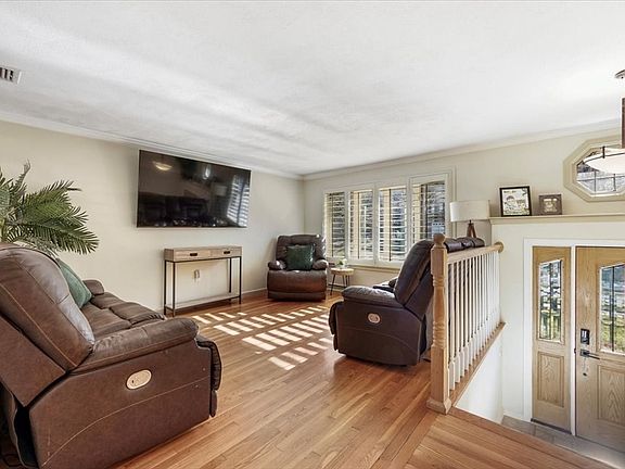 3rd image of 43 Forest Park Ave