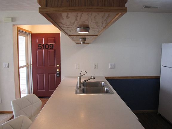 5th image of 5109 Diane Ct