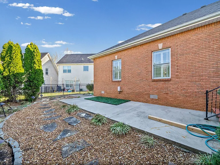 650 Appomattox Ct — Photo 32