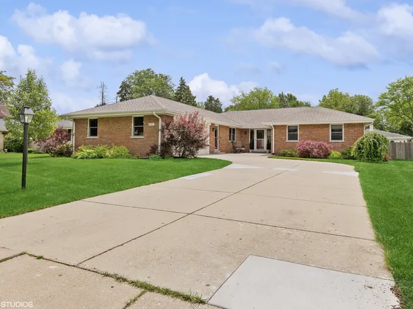 831 Jay Dr, Downers Grove, IL 60516