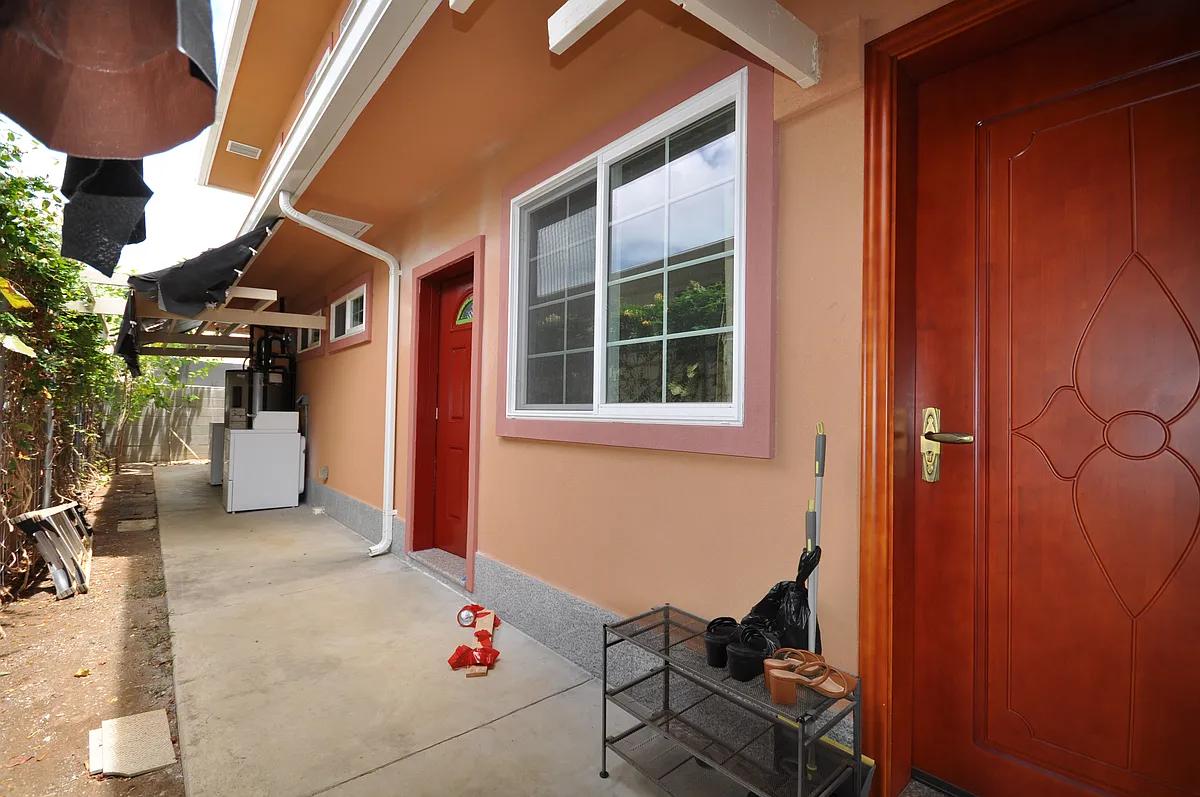 Building Photo - 3371A Keanu St #1