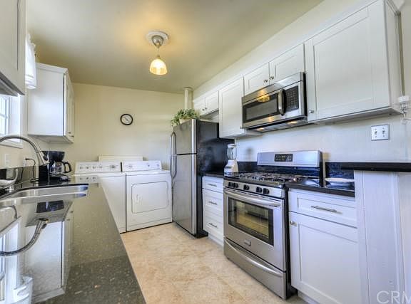 5th image of 212 S Juniper St