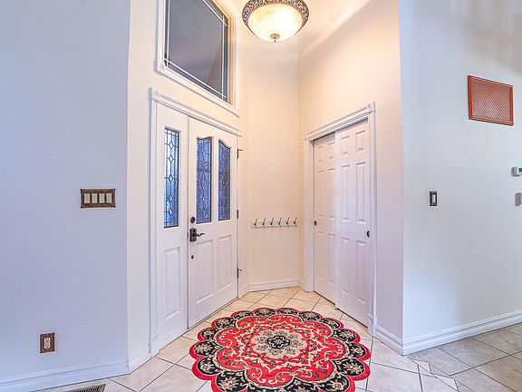 3rd image of 7608 Eagle Rock Ave NE