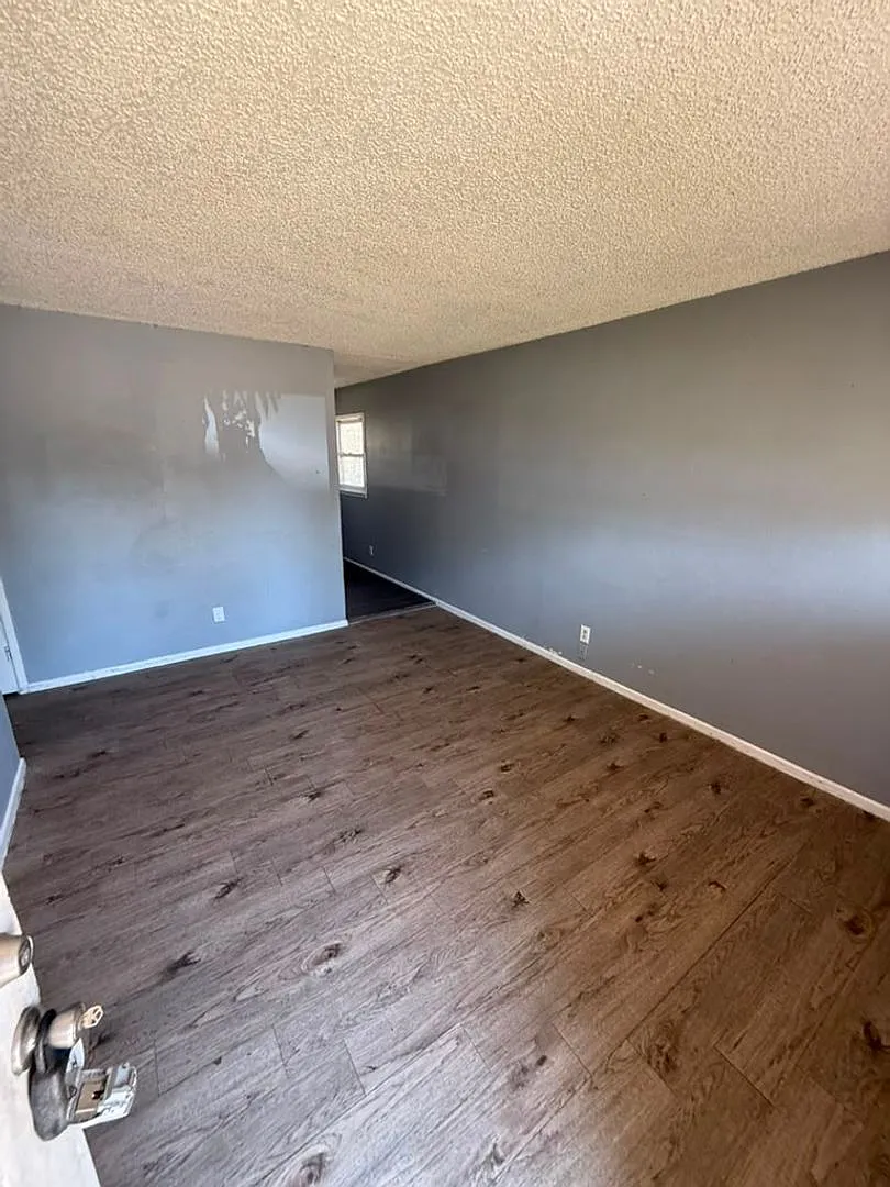 Handyman Special $0 First Month's Rent / "You Fix, You Save Big!! — Photo 4
