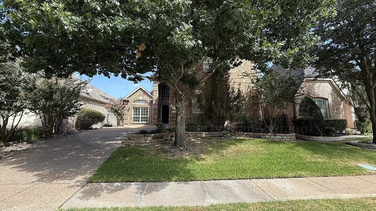 3 bed, 2.5 bath, 2656 sqft, $3,500 — Photo 2