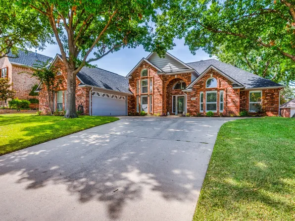 1021 Crestview Dr, Bedford, TX 76021