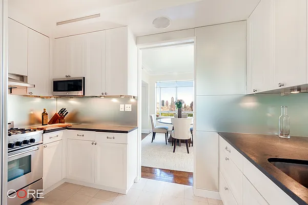 Rented by CORE | media 11