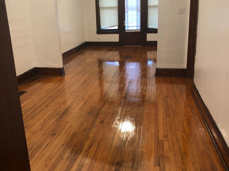 2nd image of 846 N Oakley Blvd Floor 1