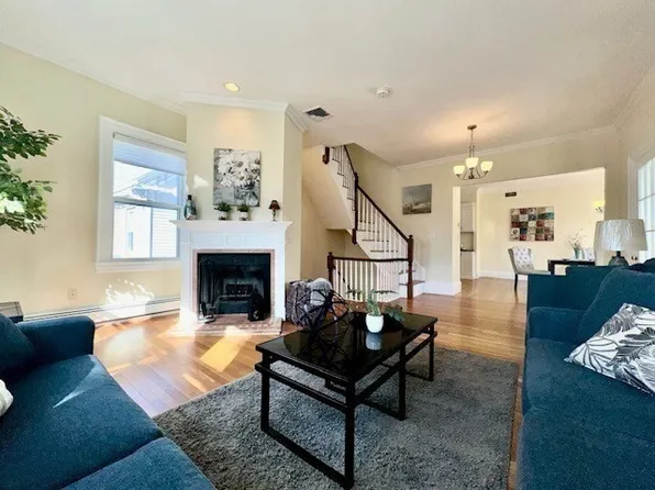 71 Erie Ave #2, Newton Highlands, MA 02461