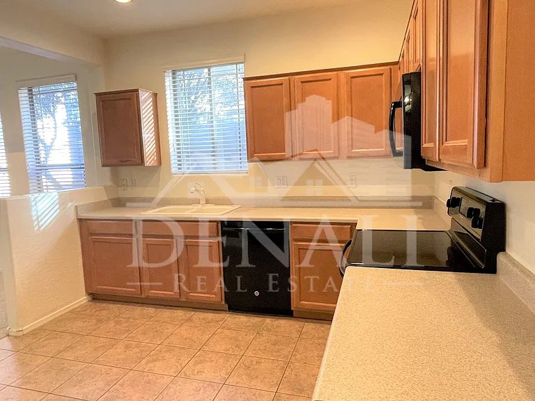 1225 N 36th St #1114 — Photo 7