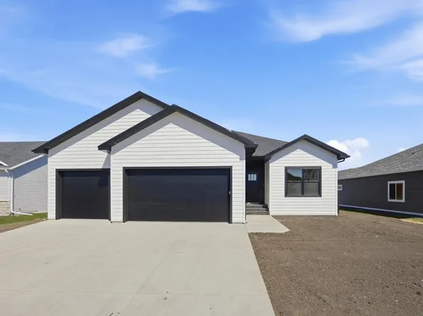 2232 44th St S, Moorhead, MN 56560