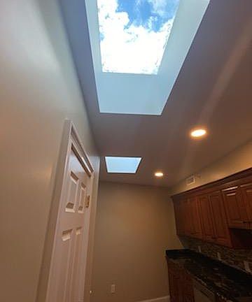 5th image of 136 Inman St #1