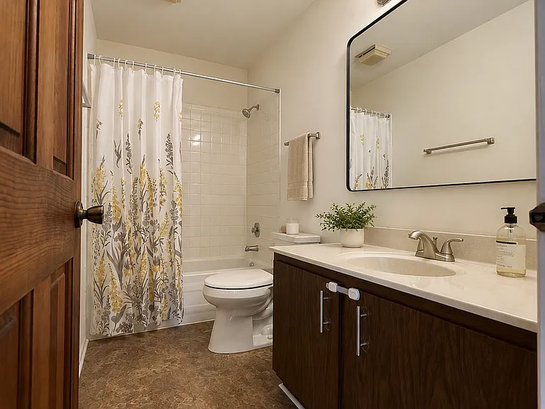 337 Springlake Ln #D — Photo 5