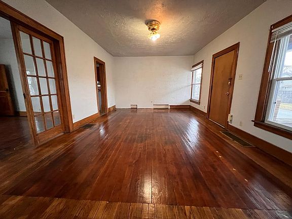 3rd image of 215 S Pine St #1