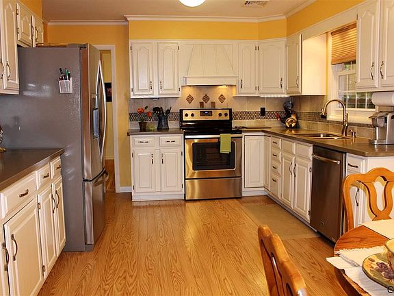 2nd image of 13 Huckleberry Ln