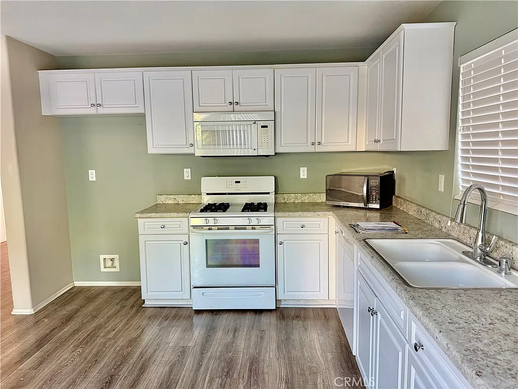 4 bed, 2236 sqft, $3,650 — Photo 4