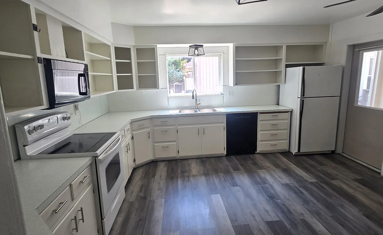 1 bed, 806 sqft, $1,000 — Photo 2