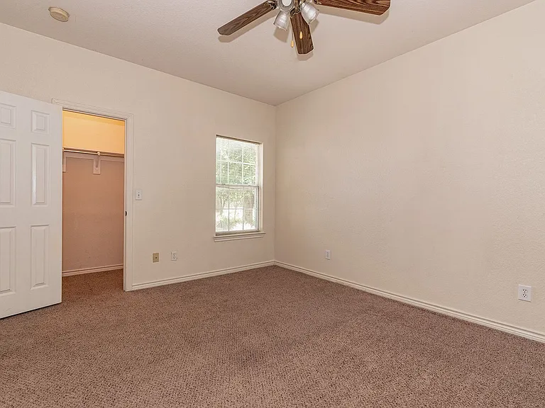 1609 Walnut St — Photo 10