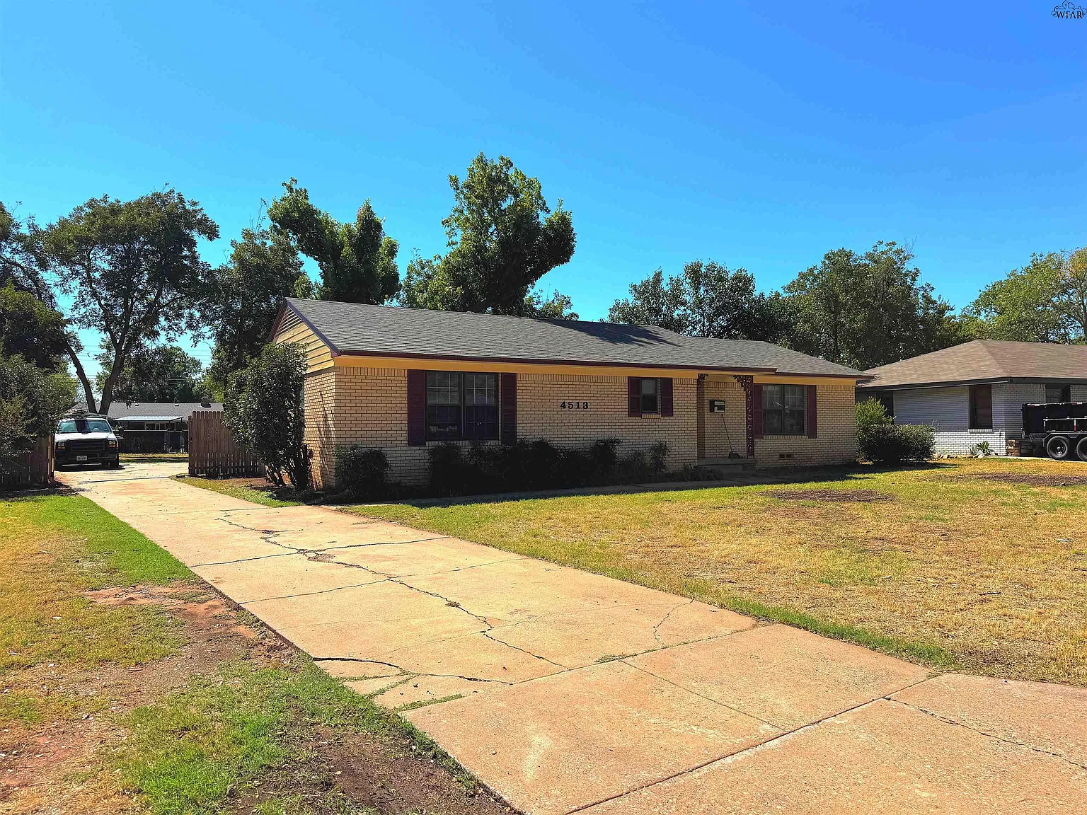 3 bed, 3.0 bath, 2296 sqft, $2,000 — Photo 2