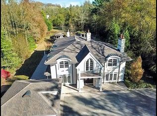 57 Hitchcock Ln, Old Westbury, NY 11568