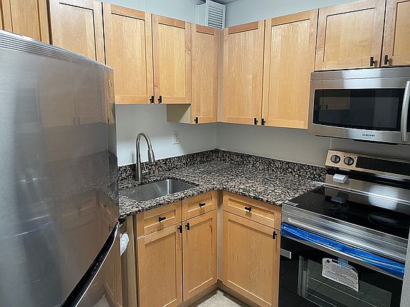 3rd image of 1001 W Jefferson Ave #25-G