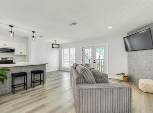 3220 69th St APT F5, Galveston, TX 77551
